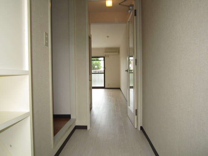 物件内観写真9　(廊下)