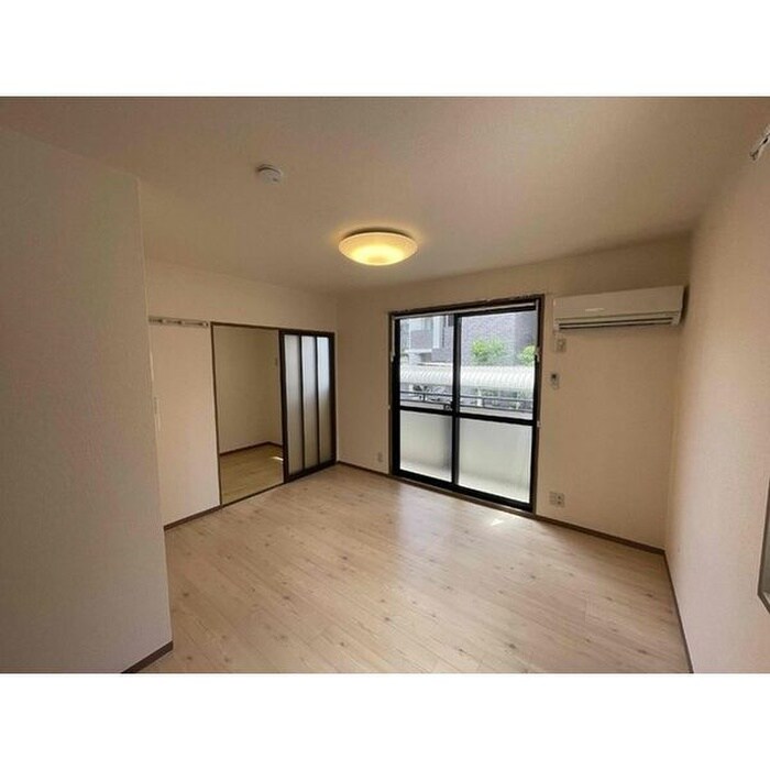 物件内観写真3　(居室)