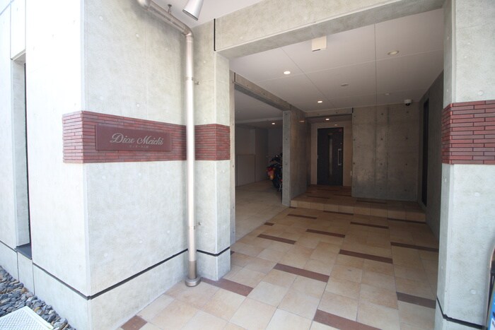 物件外観写真4　(エントランス部分)