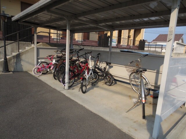 物件外観写真3　(駐輪場)