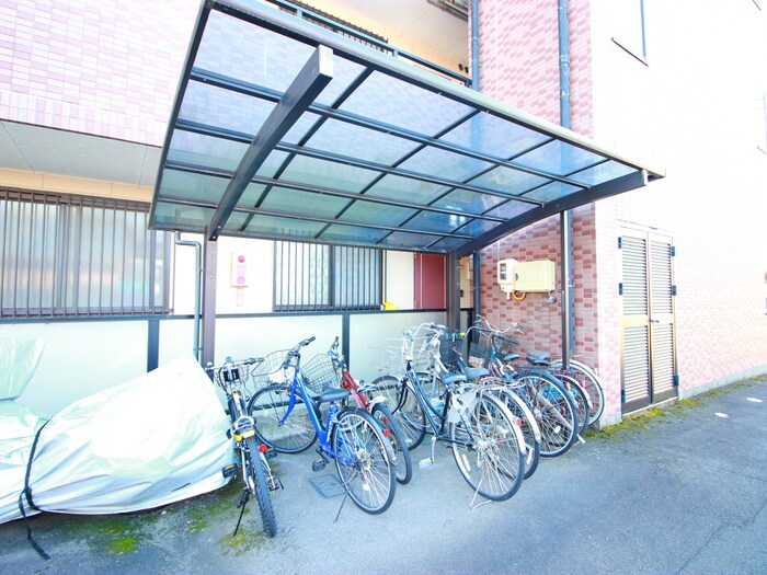 物件外観写真4　(駐輪場)