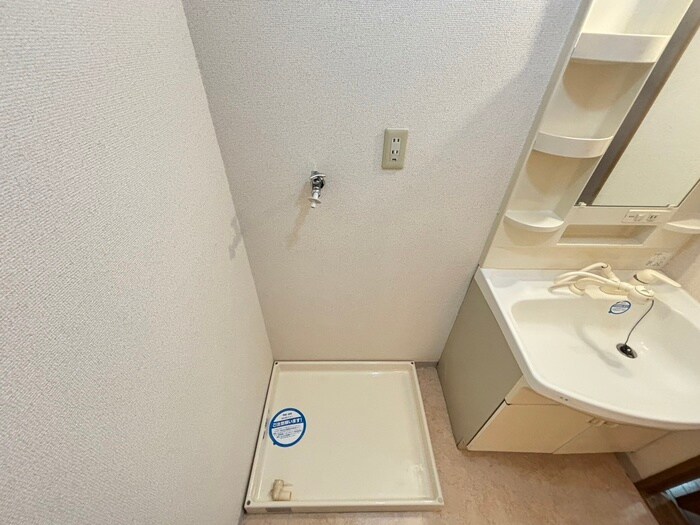 物件内観写真12　(洗濯機置場)