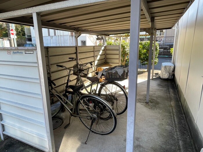 物件外観写真3　(駐輪場)