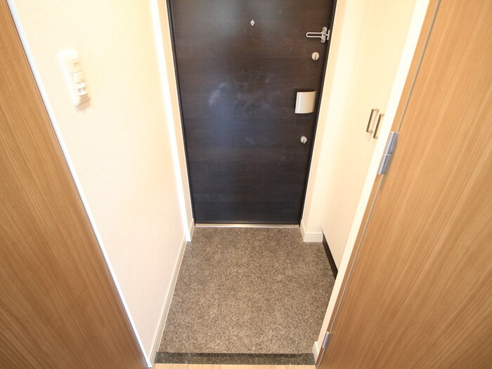 物件内観写真15　(玄関)