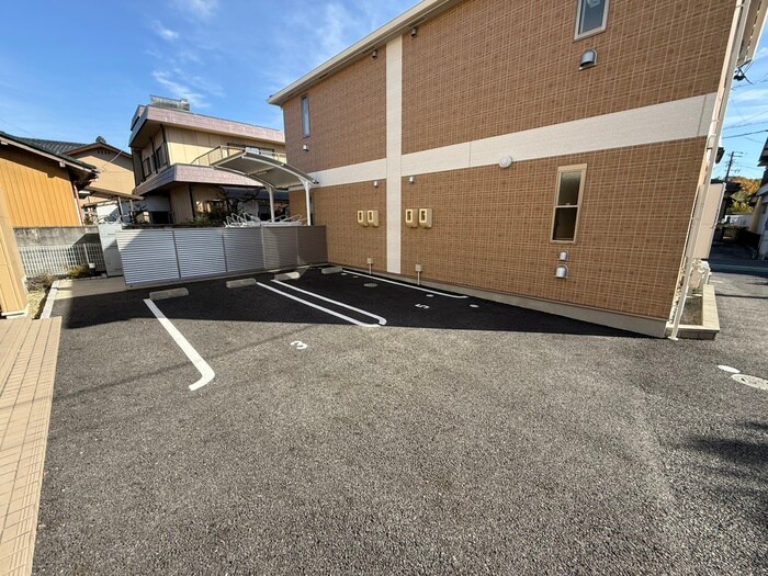 物件外観写真4　(駐車場)