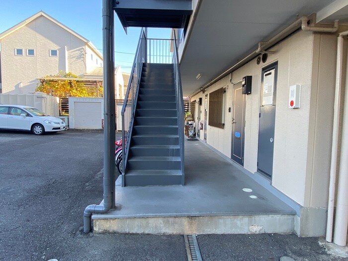 物件外観写真4　(エントランス部分)