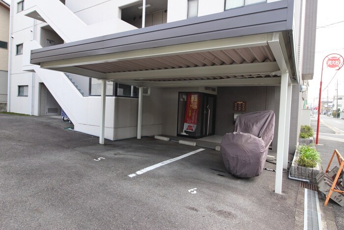 物件外観写真6　(エントランス部分)