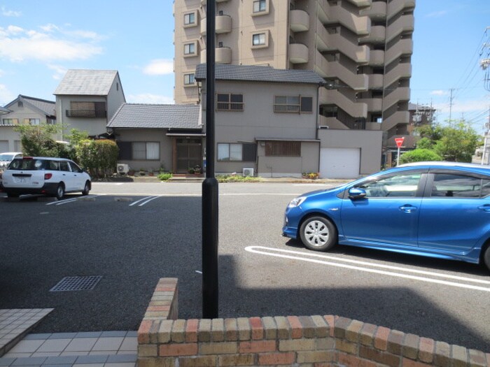 物件外観写真6　(駐車場)