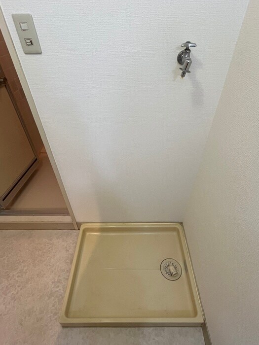 物件内観写真12　(洗濯機置場)