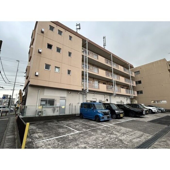 物件外観写真3　(駐車場)