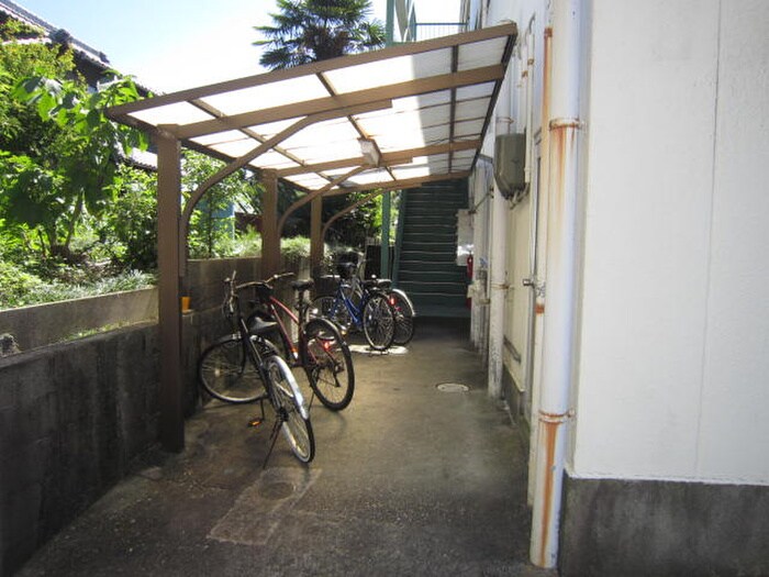 物件外観写真3　(エントランス部分)