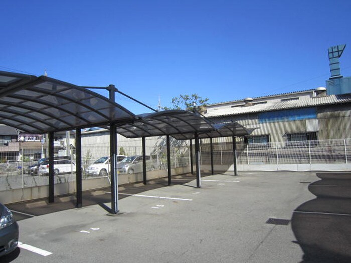 物件外観写真4　(駐車場)