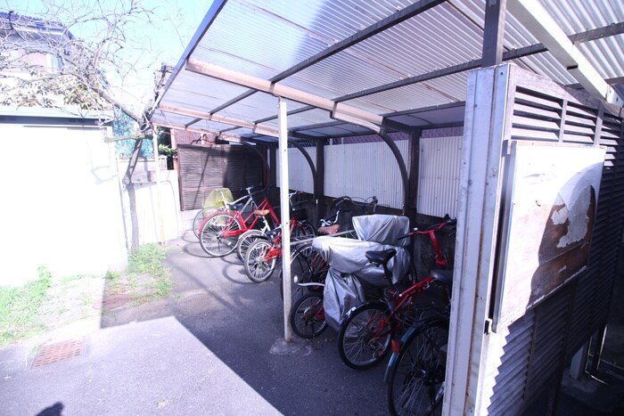 物件外観写真4　(駐輪場)