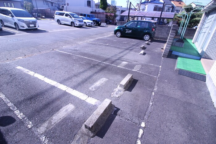 物件外観写真6　(駐車場)
