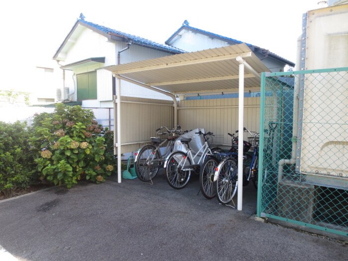 物件外観写真5　(駐輪場)