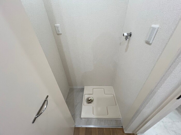 物件内観写真16　(洗濯機置場)