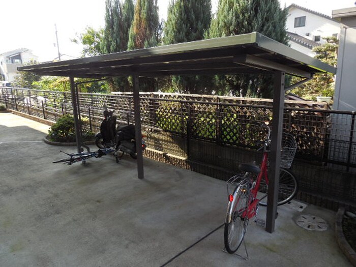 物件外観写真4　(駐輪場)