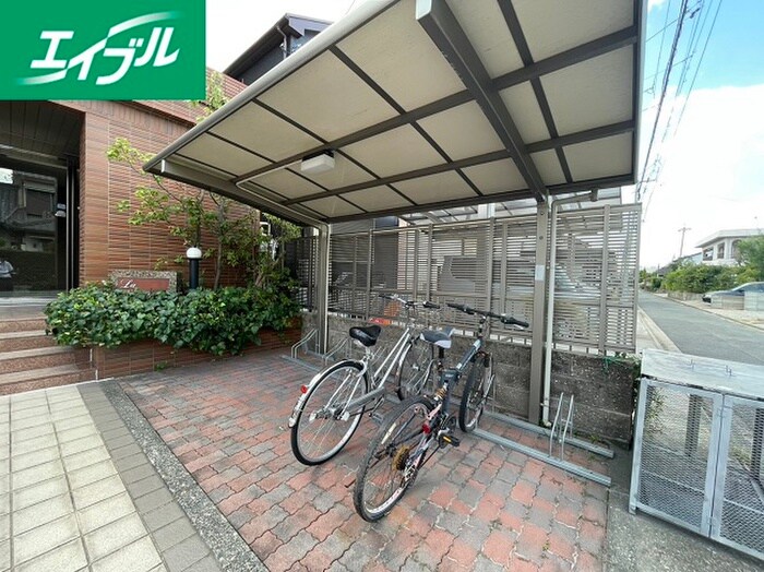 物件外観写真3　(駐輪場)