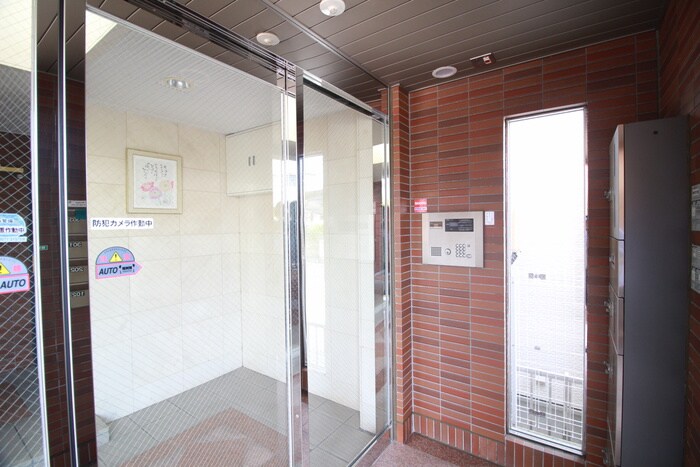 物件外観写真6　(エントランス部分)