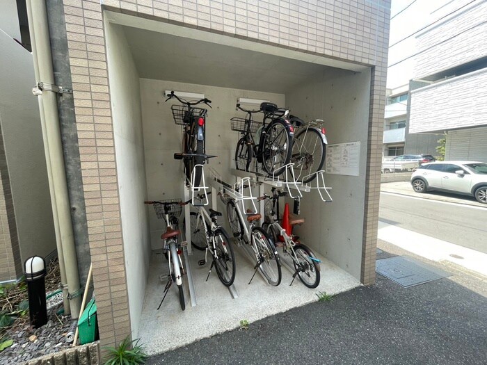 物件外観写真2　(駐輪場)