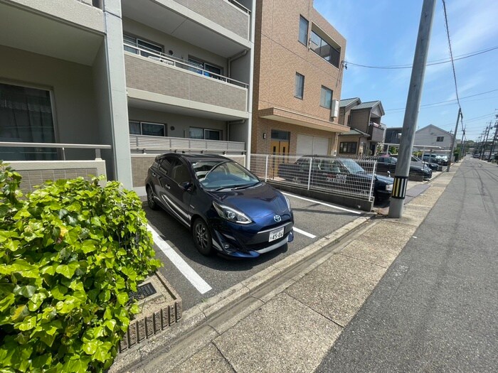 物件外観写真3　(駐車場)