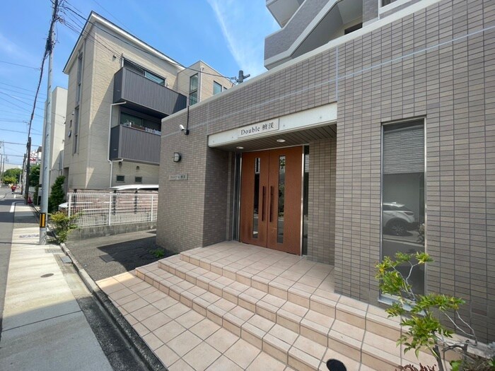 物件外観写真4　(エントランス部分)