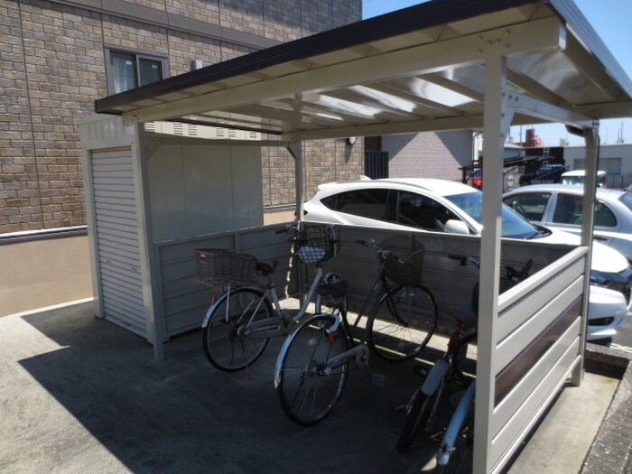 物件外観写真4　(駐輪場)