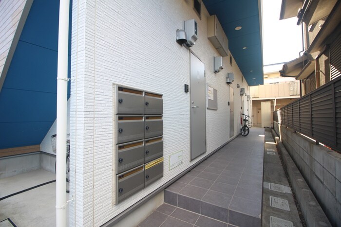 物件外観写真3　(エントランス部分)