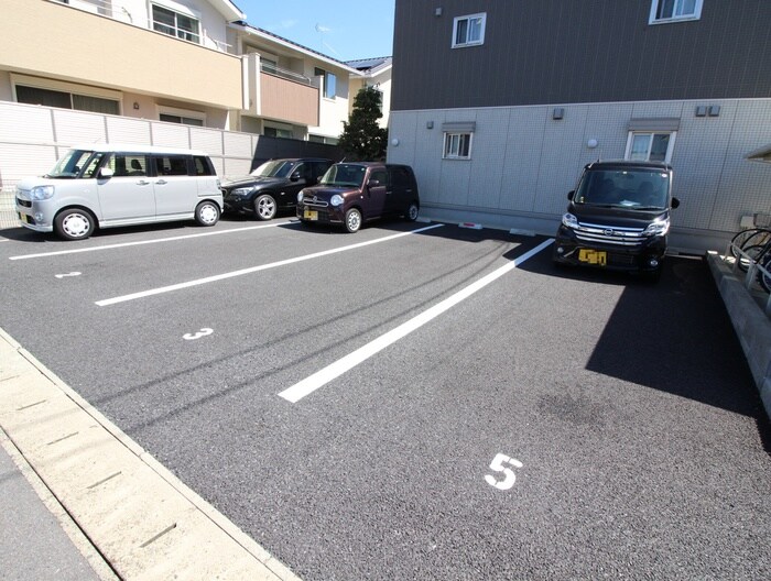 物件外観写真3　(駐車場)