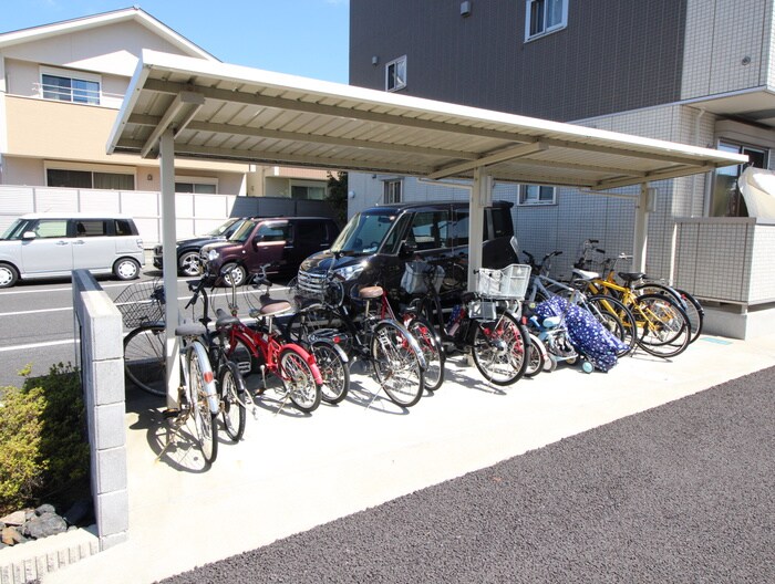 物件外観写真4　(駐輪場)