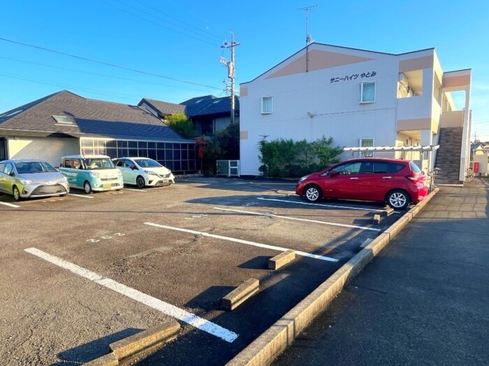 物件外観写真3　(駐車場)