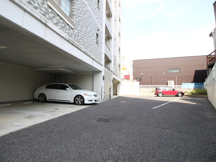 物件外観写真6　(駐車場)