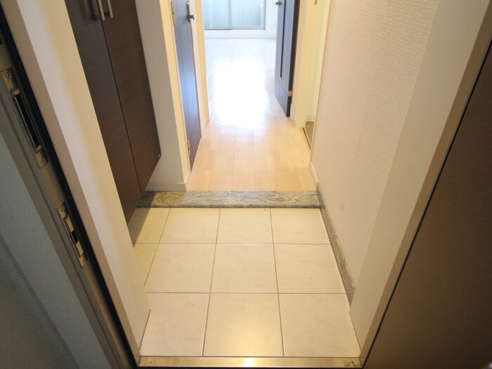 物件内観写真14　(玄関)