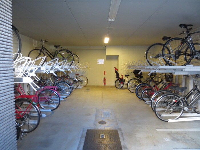 物件外観写真5　(駐輪場)