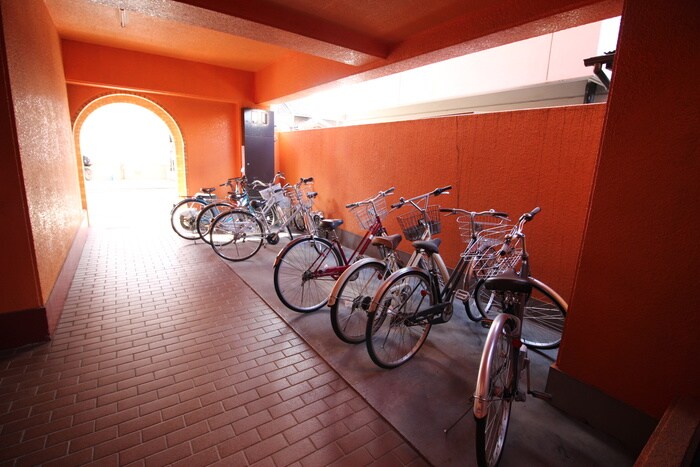 物件外観写真4　(駐輪場)