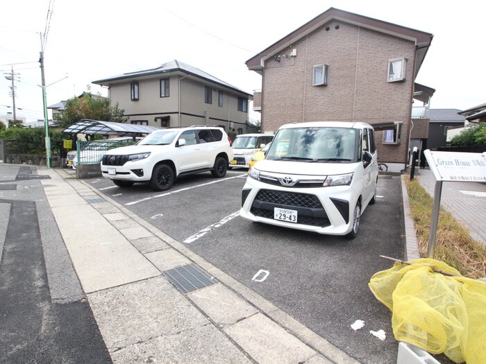 物件外観写真3　(駐車場)