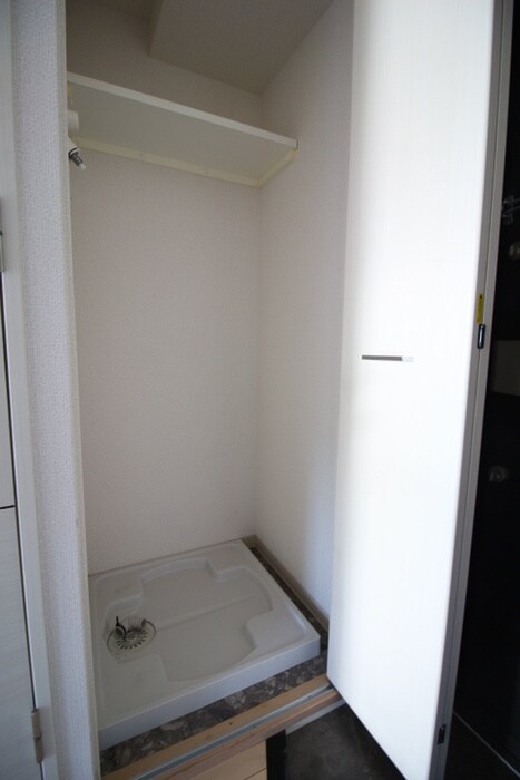 物件内観写真16　(洗濯機置場)