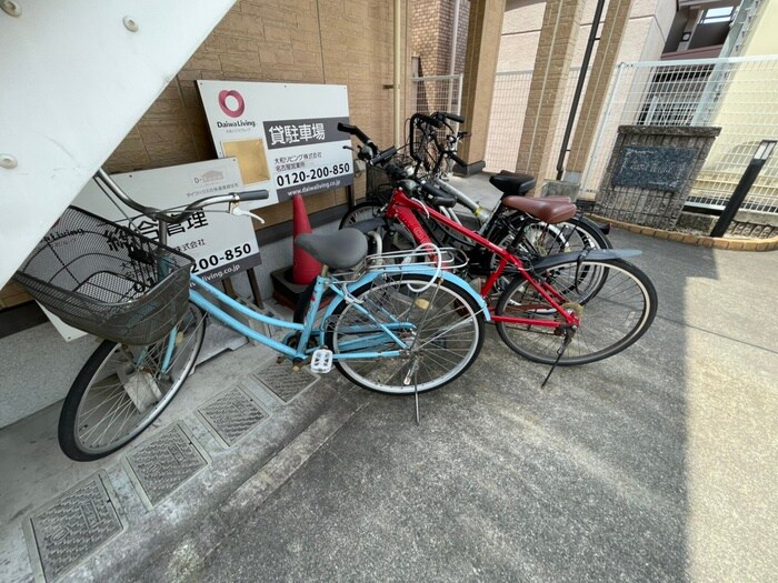 物件外観写真2　(駐輪場)