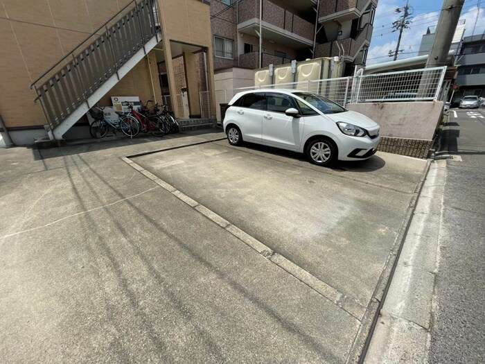 物件外観写真5　(駐車場)