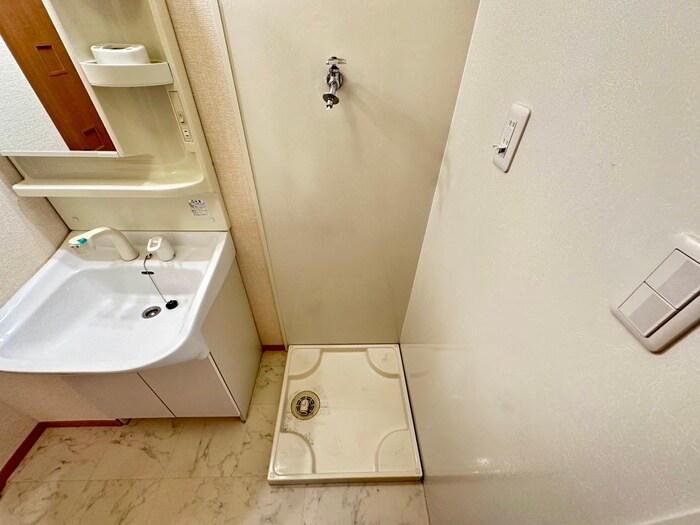 物件内観写真17　(洗濯機置場)