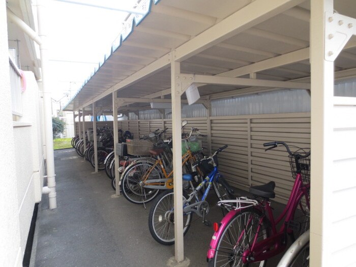 物件外観写真3　(駐輪場)