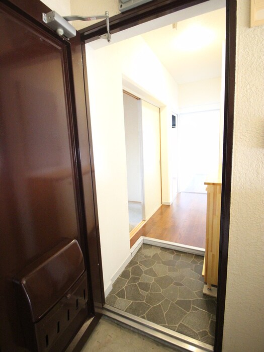 物件内観写真16　(玄関)