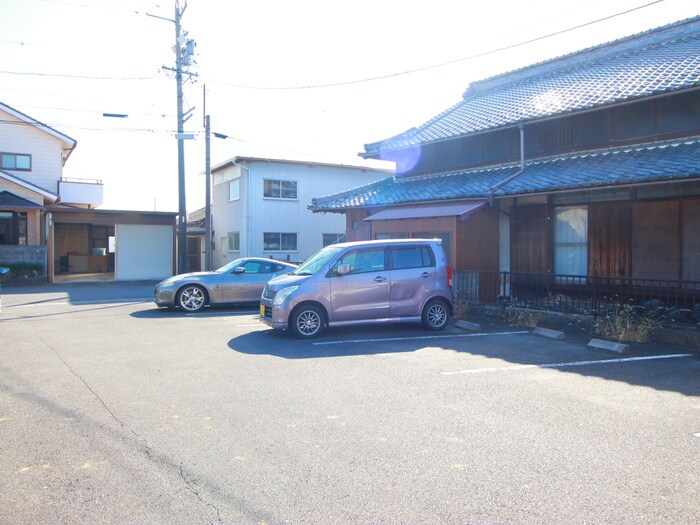 物件外観写真2　(駐車場)