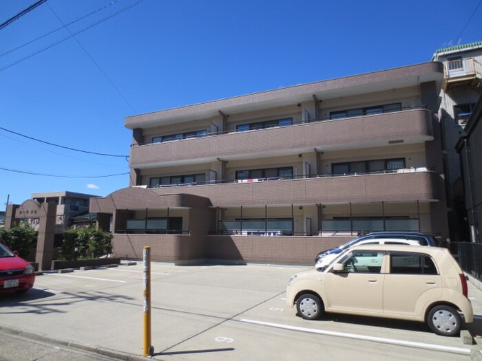 物件外観写真4　(駐車場)