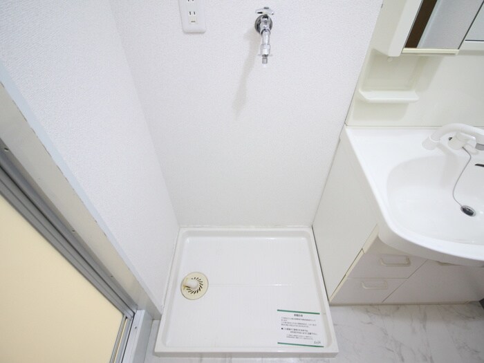 物件内観写真15　(洗濯機置場)