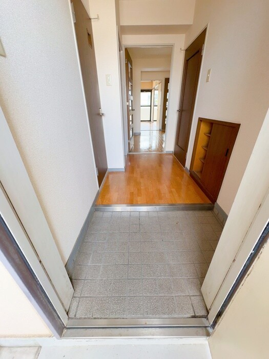 物件内観写真16　(玄関)