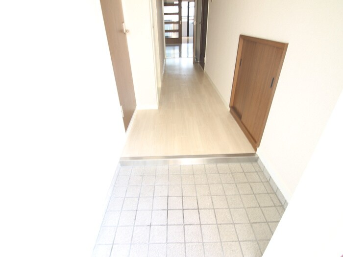 物件内観写真18　(玄関)