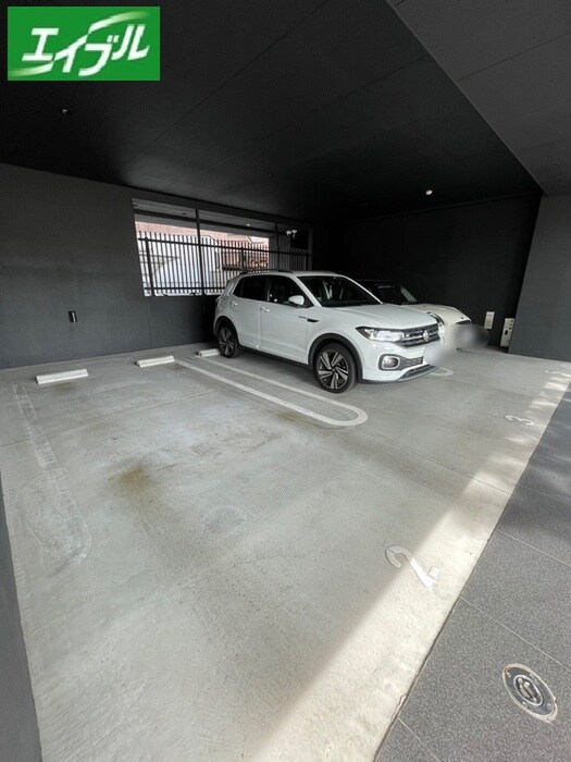 物件外観写真6　(駐車場)