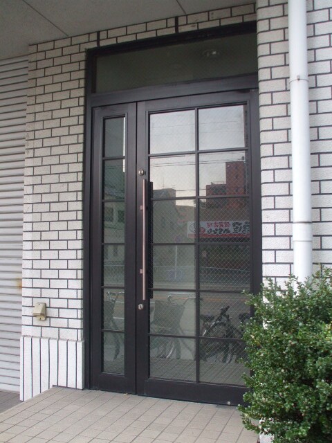 物件外観写真2　(エントランス部分)
