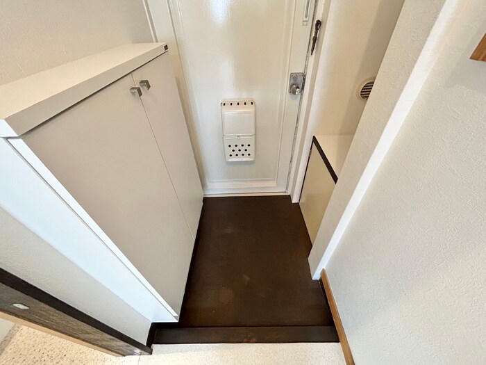 物件内観写真11　(玄関)